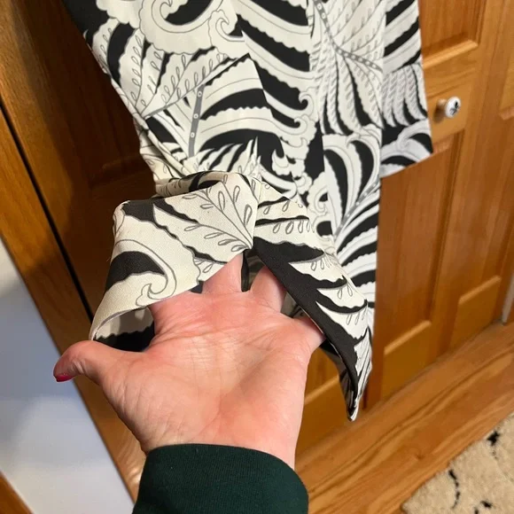 Grey and ivory leaf print dress from H&M. Size 14 Long sleeves round nec… - Picture 3 of 6